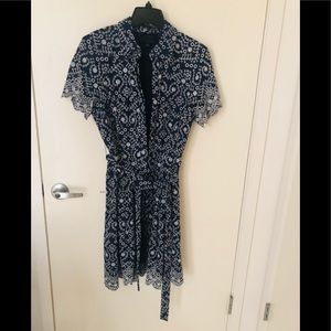 Dress with dark blue and white color with belt